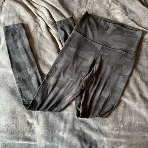 LuLuLemon Size 4 Dark Camo Leggings